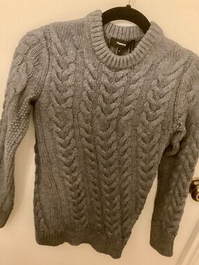 Theory Textured Cable Knit Crewneck Sweater - Light Gray